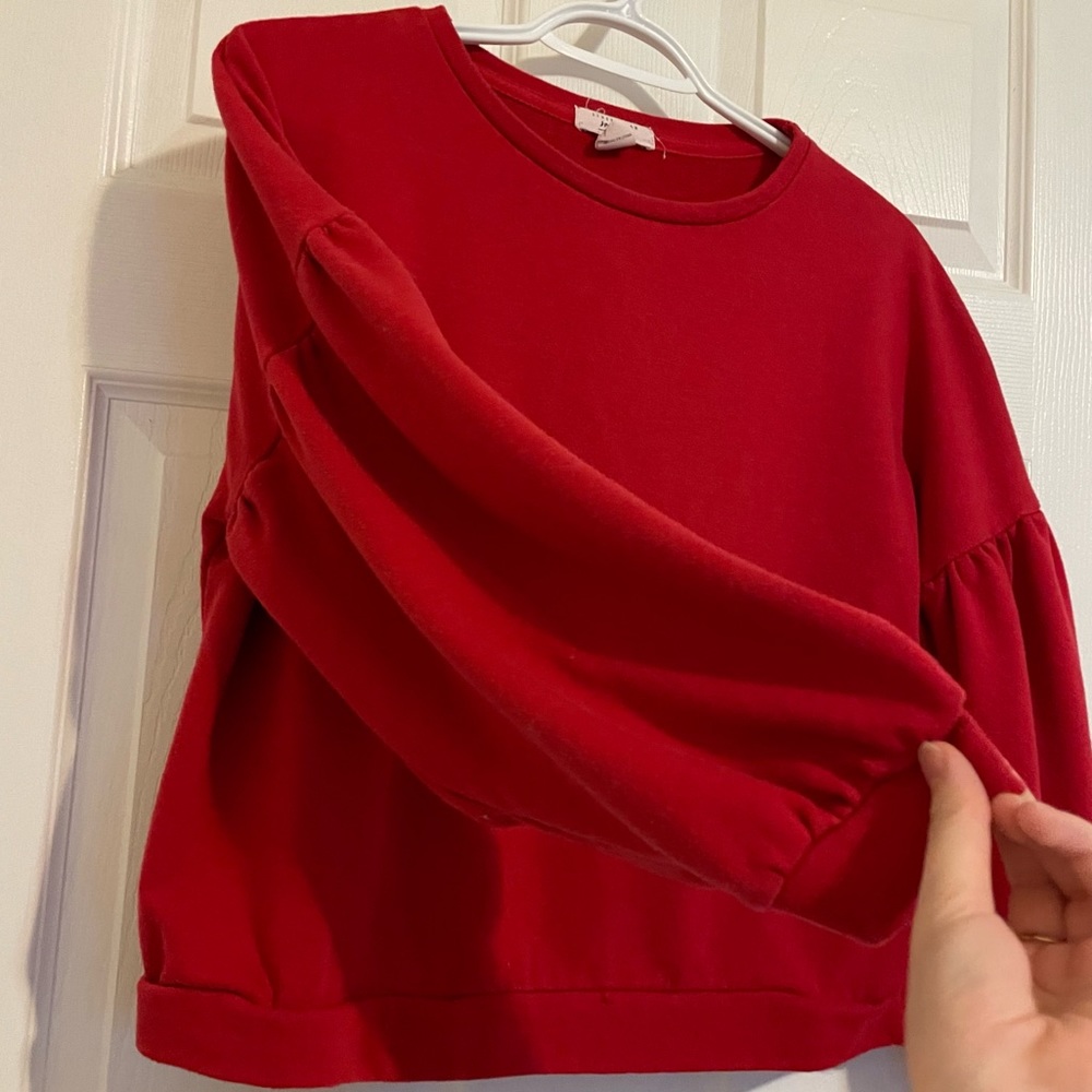 Red balloon-sleeved sweater